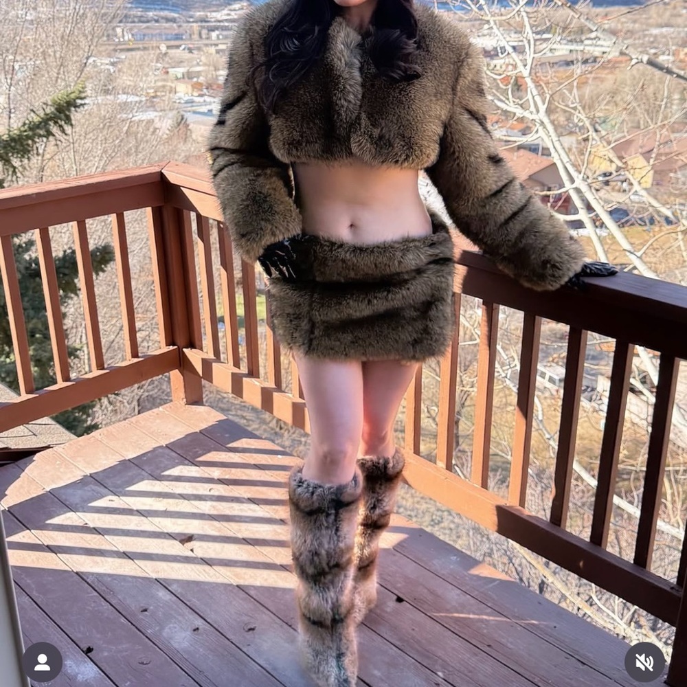 Chic Faux Fur Set in Brown